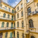 Jenny Luxury Two Bedrooms Apartment. *