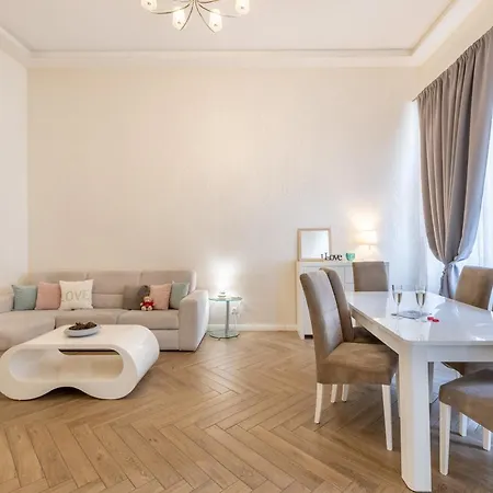 Jenny Luxury Two Bedrooms Apartment.