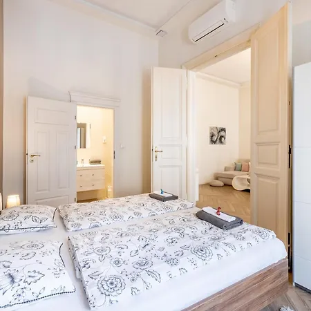 Jenny Luxury Two Bedrooms Apartment. *