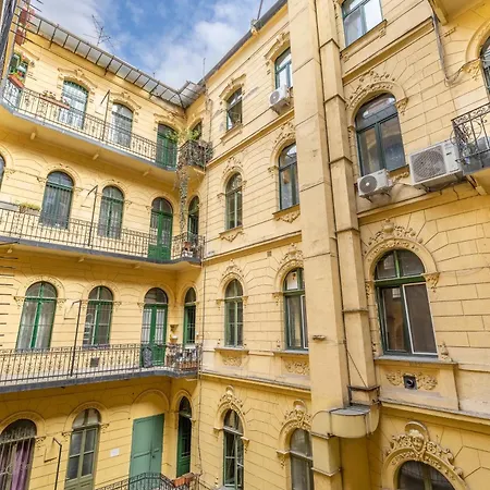 Jenny Luxury Two Bedrooms Apartment. *