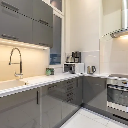 Jenny Luxury Two Bedrooms Apartment. *