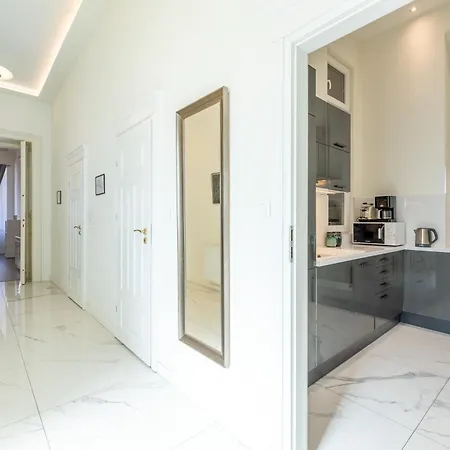 Jenny Luxury Two Bedrooms Apartment. * Budapeszt