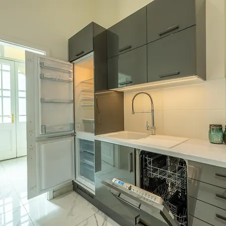 Jenny Luxury Two Bedrooms Apartment.