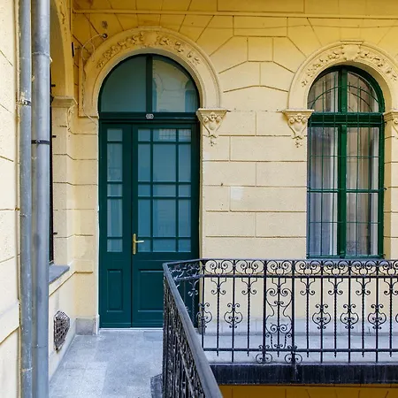 Apartment Jenny Luxury Two Bedrooms Apartment. *