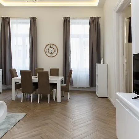 Apartament Jenny Luxury Two Bedrooms Apartment. *